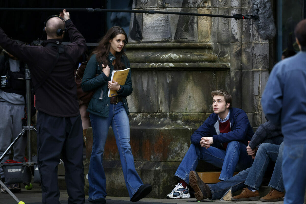 Ed McVey e Meg Bellamy como Príncipe William e Kate Middleton