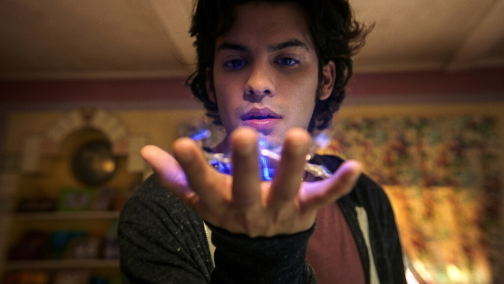 Xolo Maridueña como Jaime Reyes, alter-ego do herói
