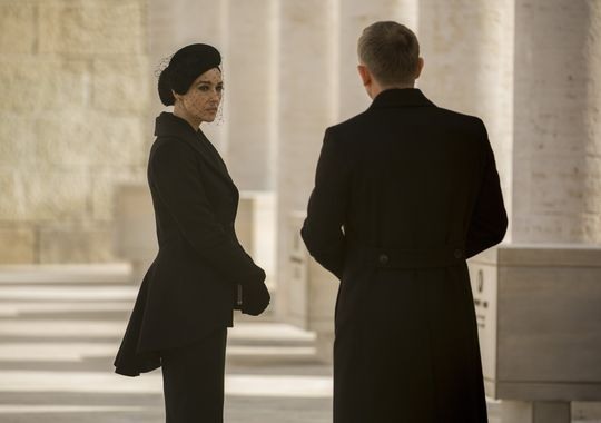 007 Contra Spectre Bond Girls