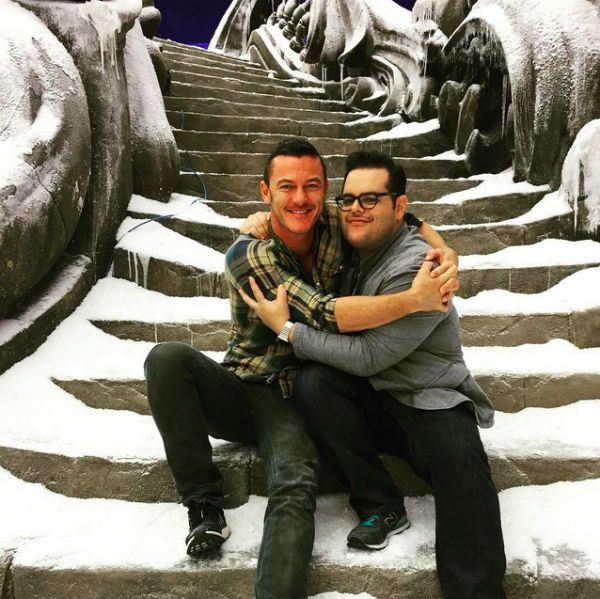 A Bela e a Fera set Gastao Le Fou