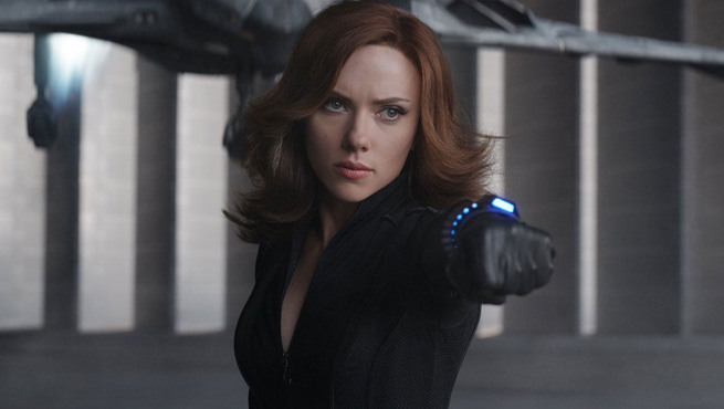 Scarlett Johansson como Viúva Negra