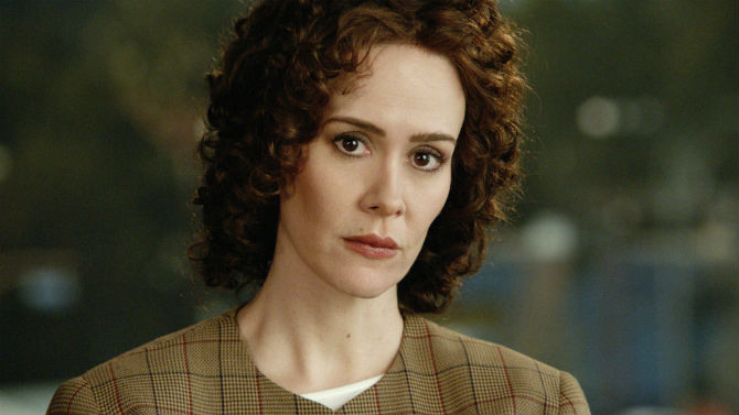  Marcia Clark (Sarah Paulson) em American Crime Story