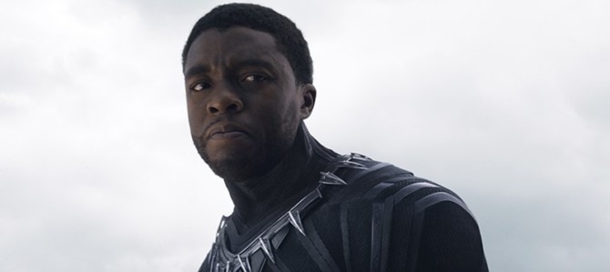 Chadwick Boseman como Pantera Negra
