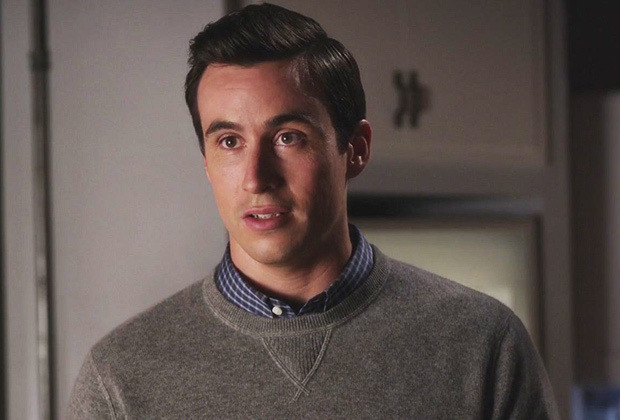Huw Collins como Elliott em Pretty Little Liars