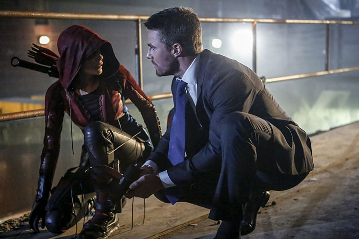 Speedy e Oliver em Arrow