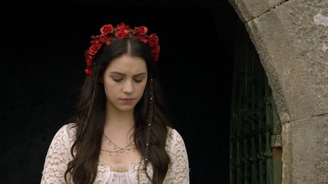 Adelaide Kane como Mary em Reign 
