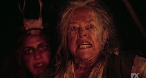 Lady Gaga e Kathy Bates em American Horror Story