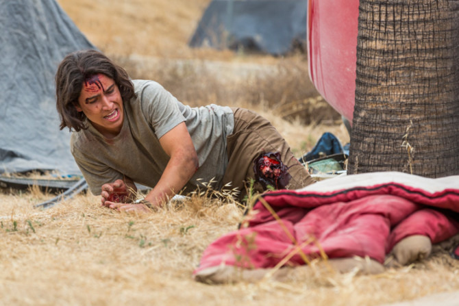 Lorenzo James Henrie como Chris em Fear the Walking Dead
