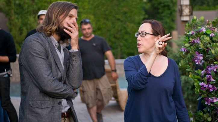 Karyn Kusama no set de The Invitation