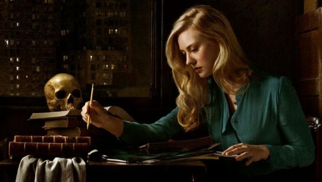 A jornalista Karen Page (Deborah Ann Woll) em Demolidor.