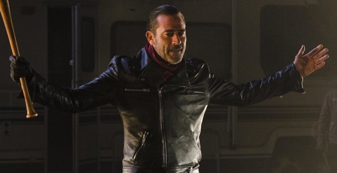 Negan escolhe sua vítima em The Walking Dead