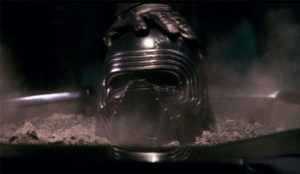 O capacete de Kylo Ren.