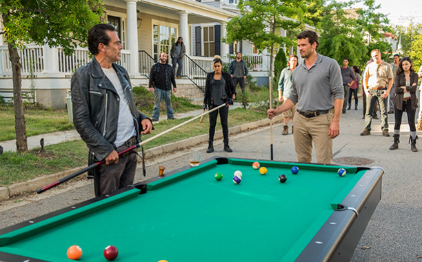 Negan e Spencer no último episódio de 2016 de The Walking Dead