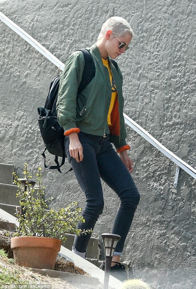 Kristen Stewart4124E86900000578-0-image-m-55_1496765787662