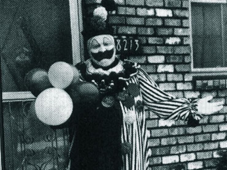 John Wayne Gacy em sua fantasia de palhaço.