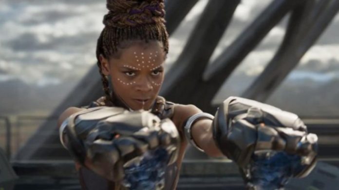 Shuri (Letitia Wright) em Pantera Negra.