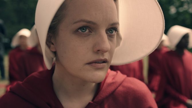 Elisabeth Moss em The Handmaid's Tale