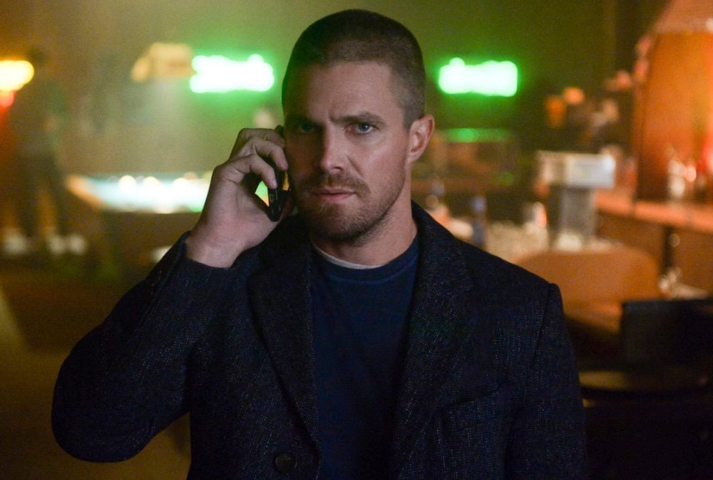 Stephen Amell como Oliver Queen