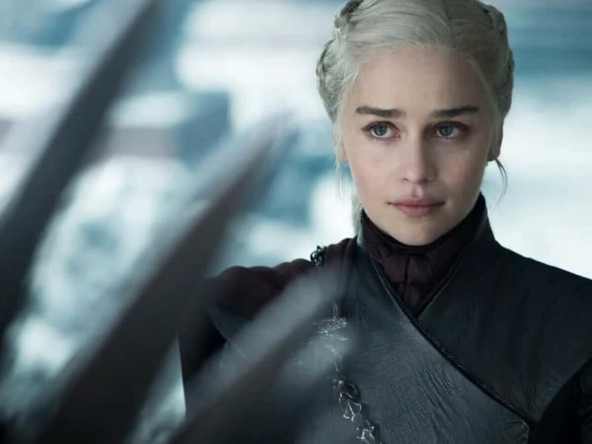 Emilia Clarke como Daenerys Targaryen