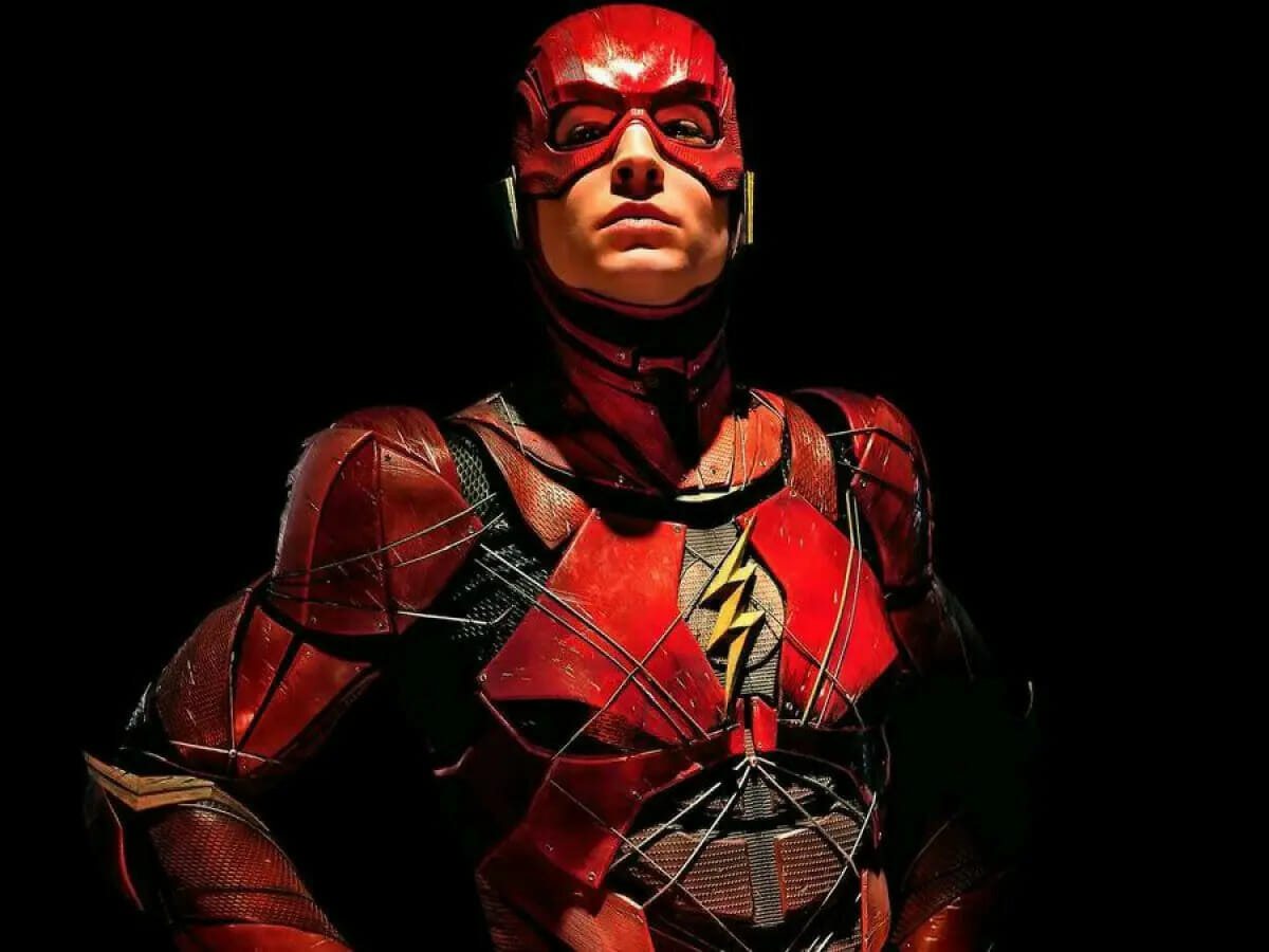 Ezra Miller como The Flash.