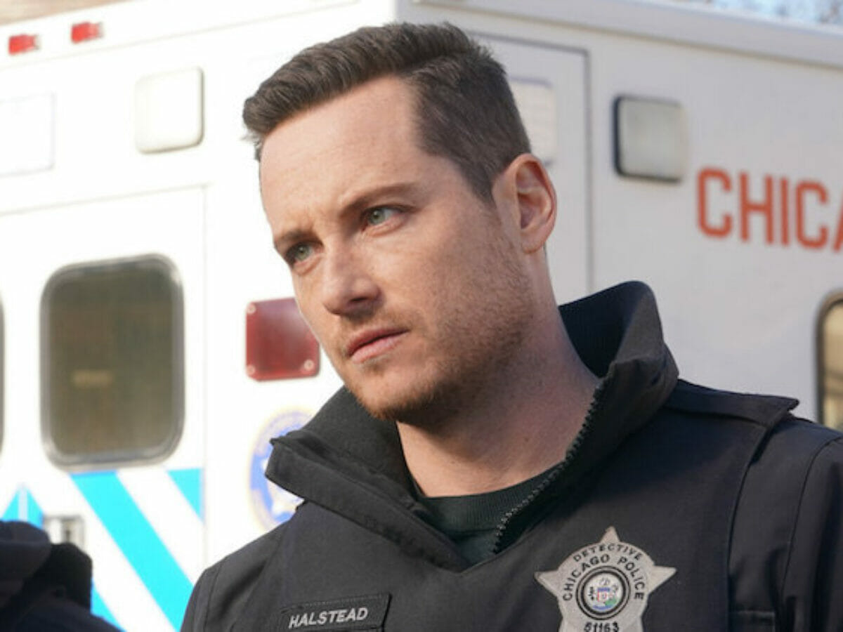 Jesse Lee Soffer como Jay Halstead