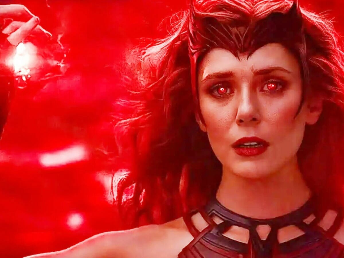 Elizabeth Olsen como Feiticeira Escarlate