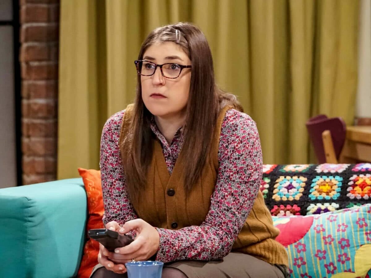 Mayim Bialik como Amy em The Big Bang Theory.
