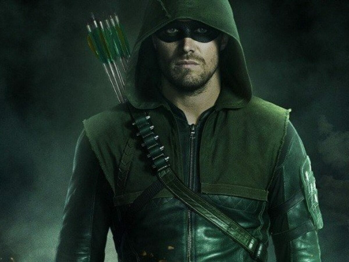 Stephen Amell como Arqueiro Verde