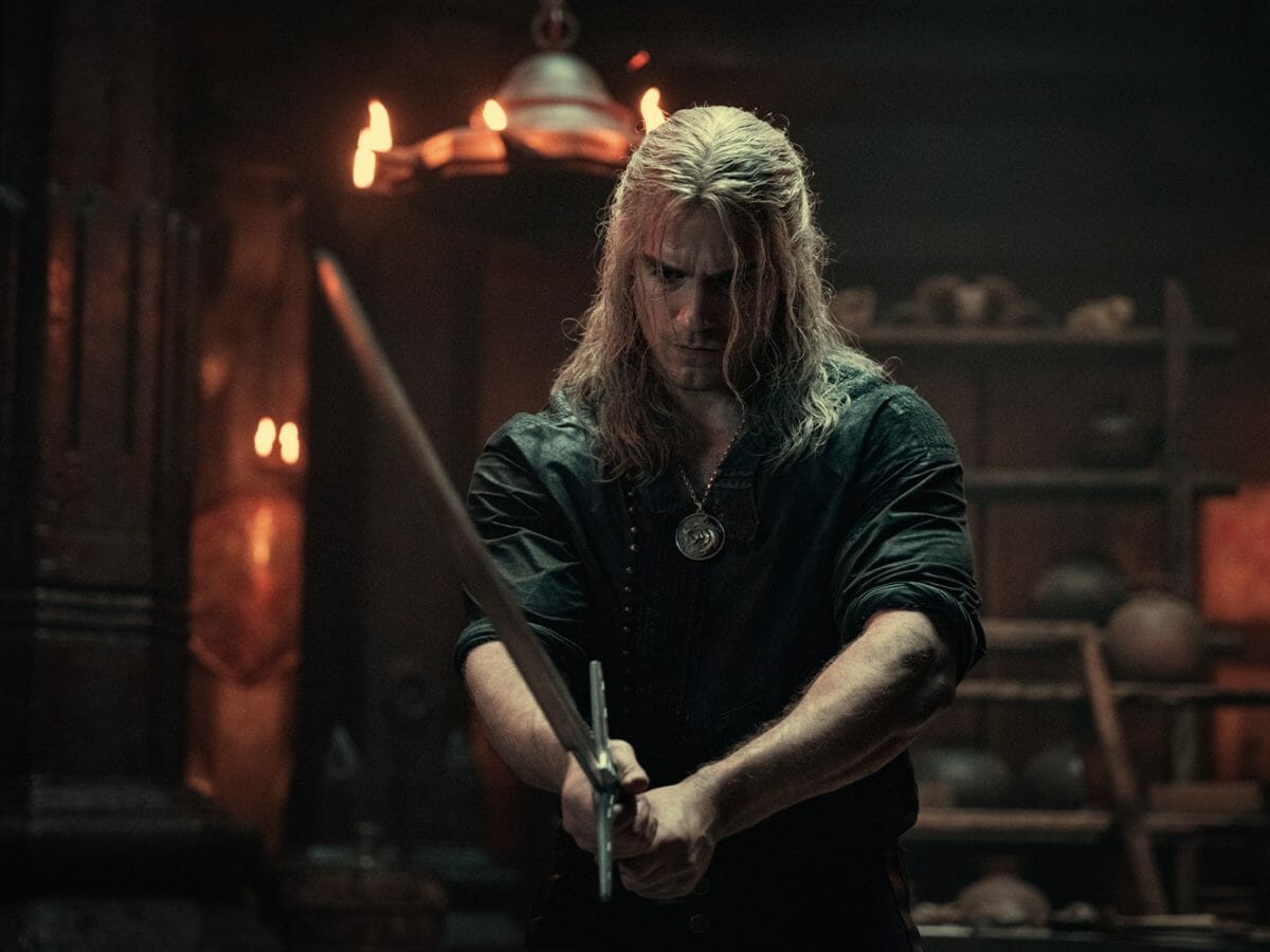 Henry Cavill como Geralt em The Witcher.