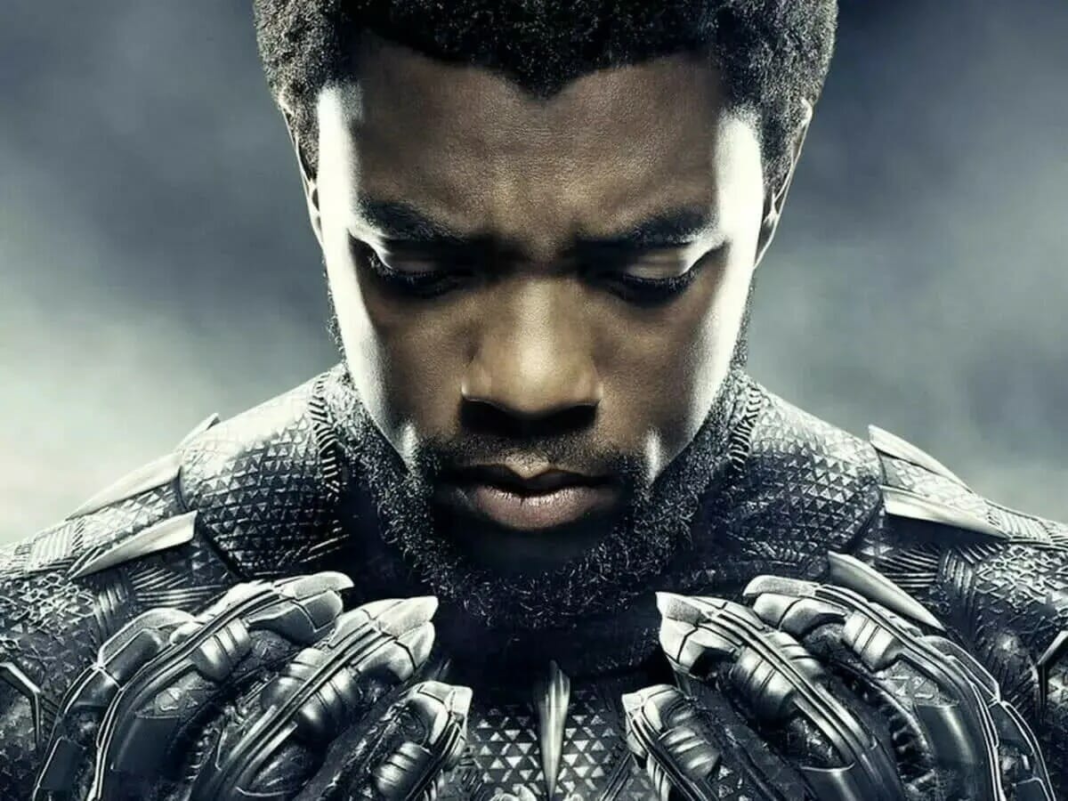 Chadwick Boseman como Pantera Negra