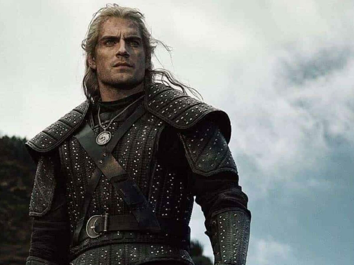 Henry Cavill como Geralt em The Witcher.