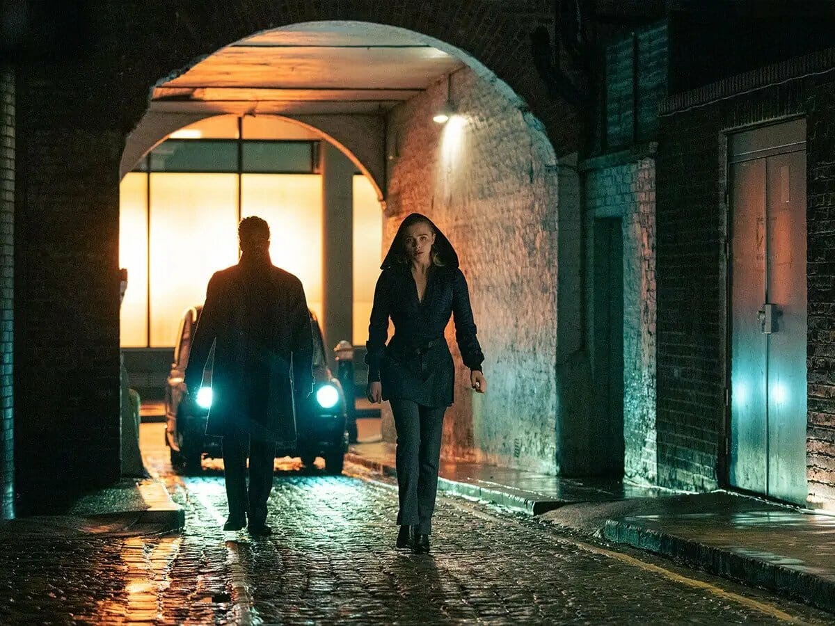 A série Periféricos faz sucesso no Prime Video.