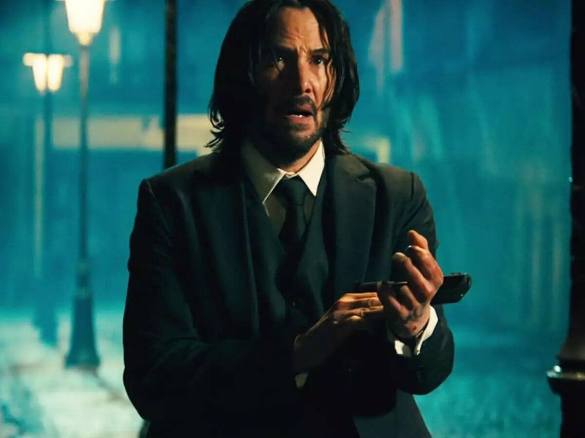 Keanu Reeves como John Wick em John Wick 4.