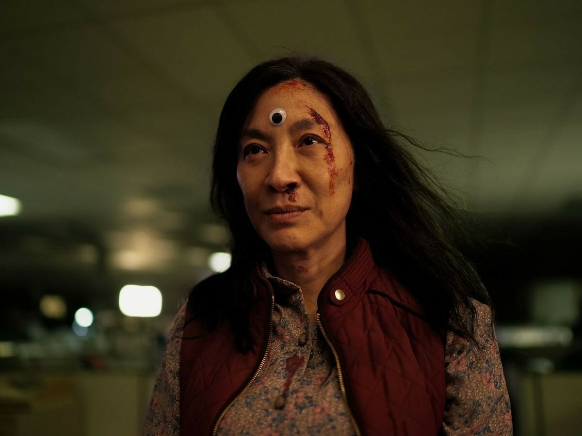 Michelle Yeoh em Tudo em Todo Lugar ao Mesmo Tempo