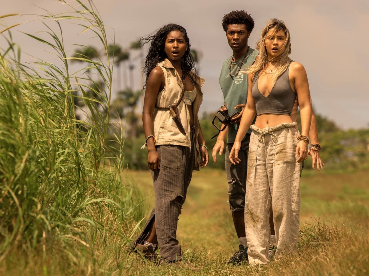 A 3ª temporada de Outer Banks está disponível na Netflix.
