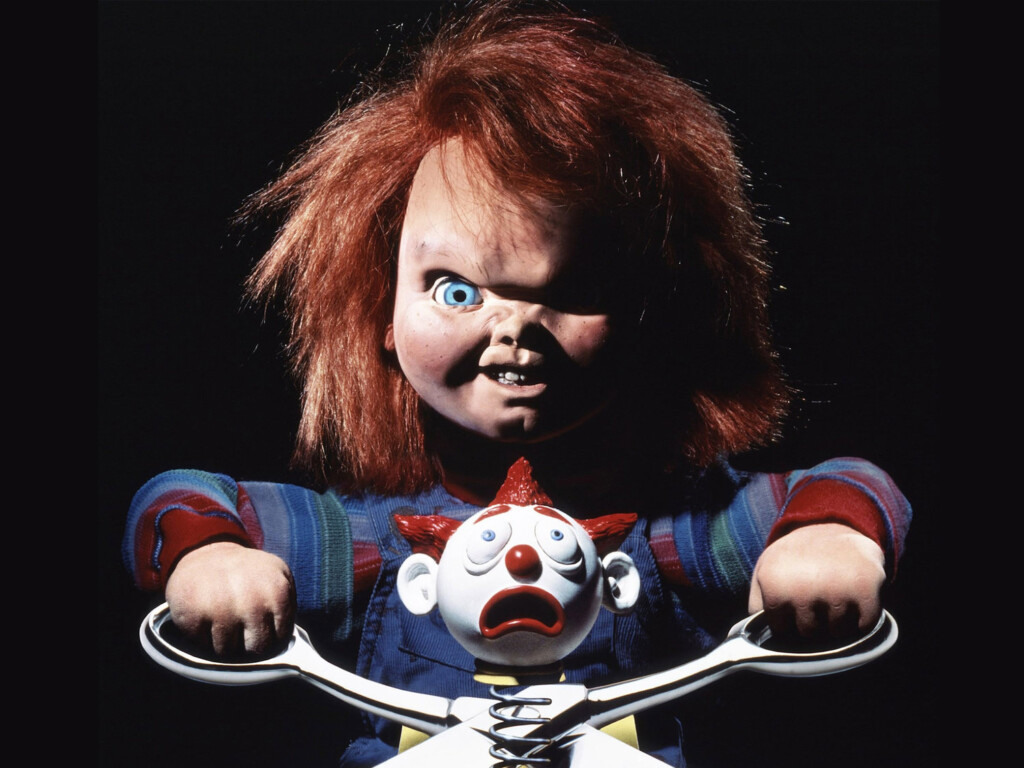 Chucky em pôster de O Brinquedo Assassino.