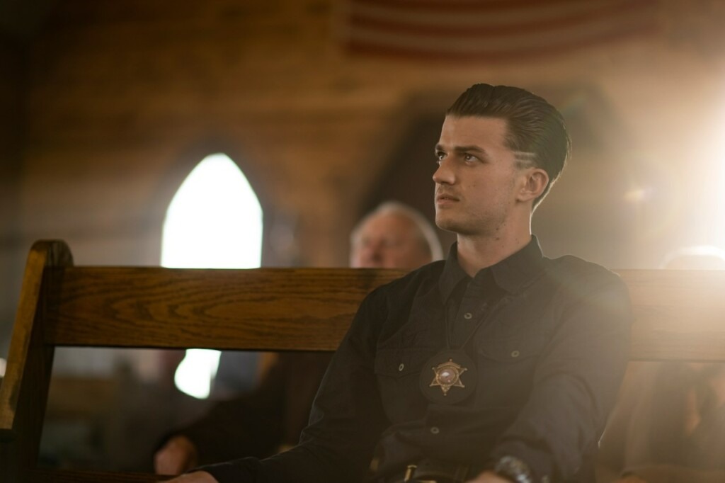Joe Keery como Gator
