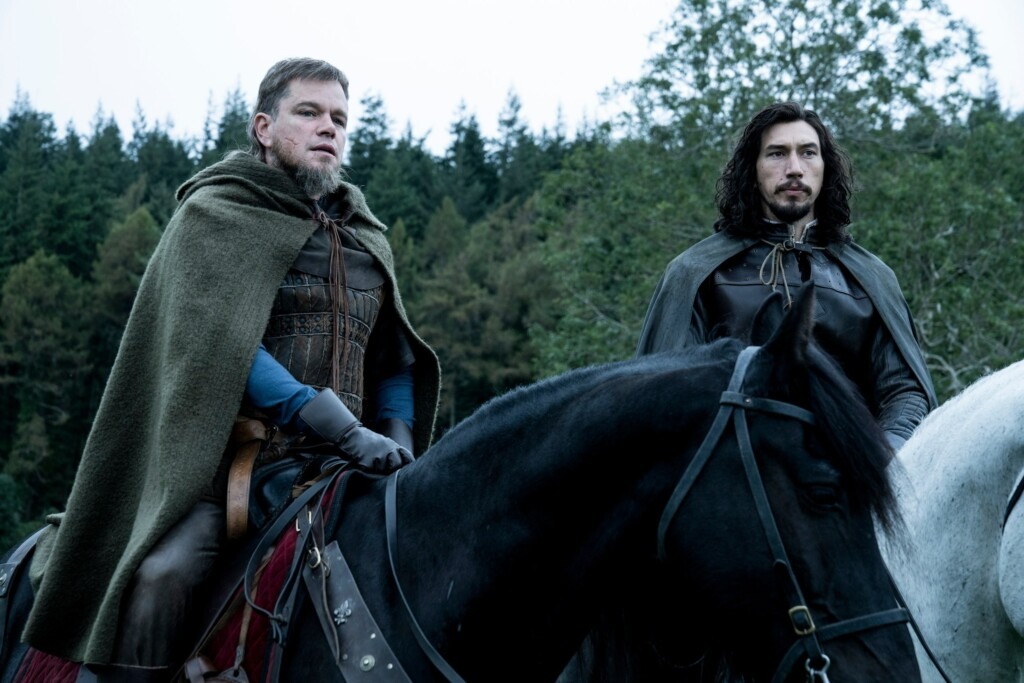 Matt Damon e Adam Driver em O Último Duelo
