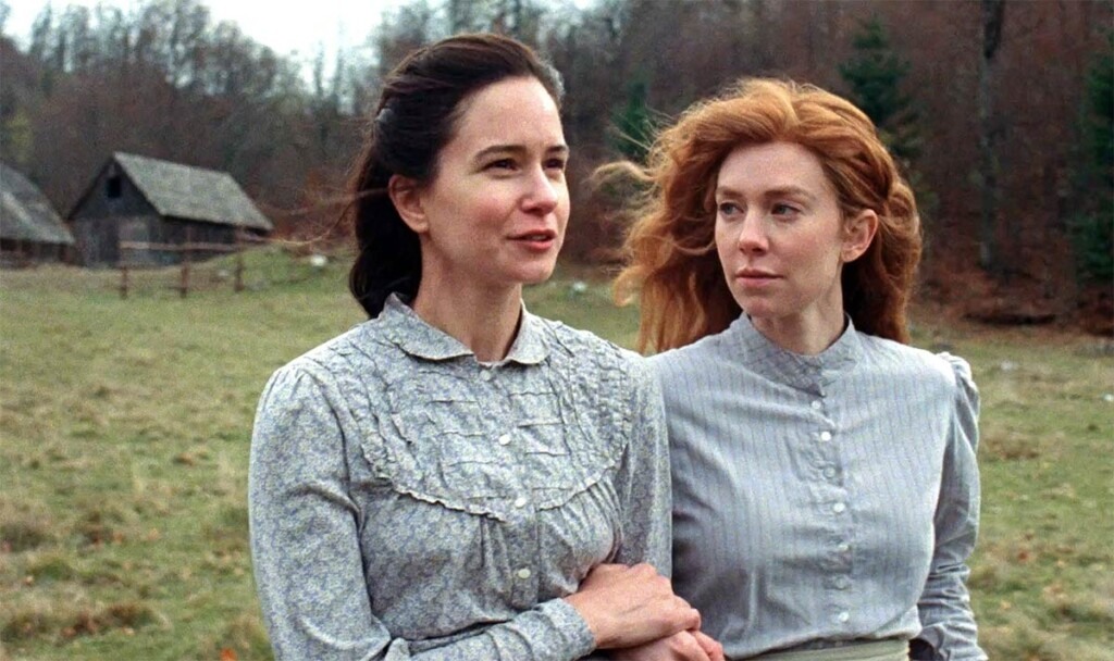 Katherine Waterston e Vanessa Kirby em Um Fascinante Novo Mundo