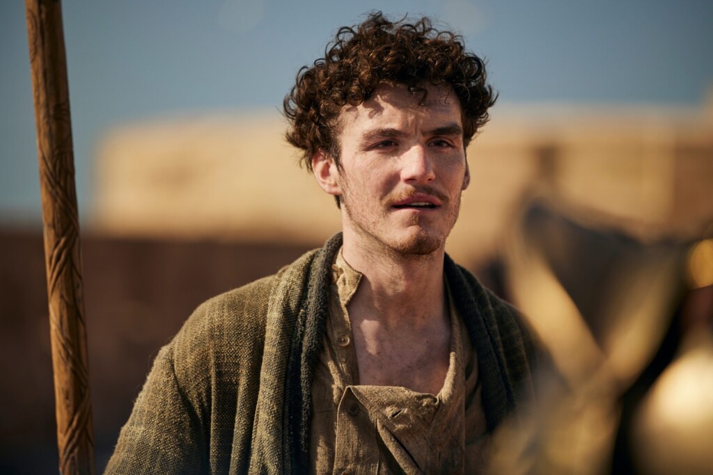 Dónal Finn como Mat Cauthon em A Roda do Tempo