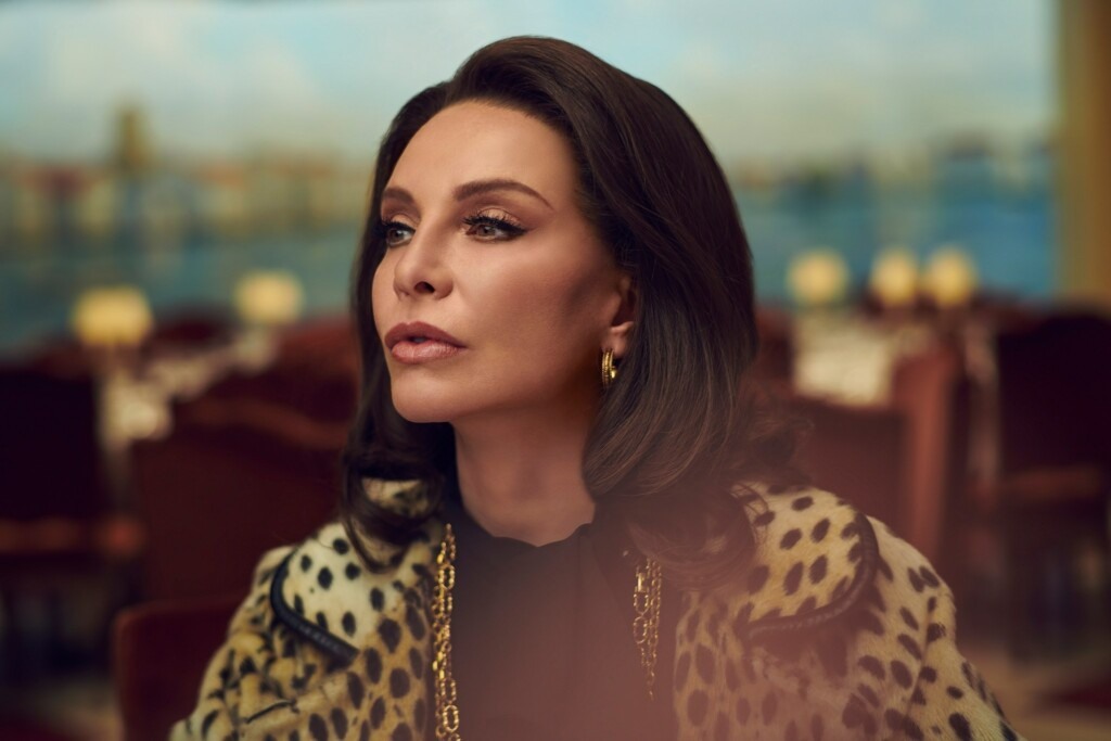 Calista Flockhart em Feud: Capote vs The Swans