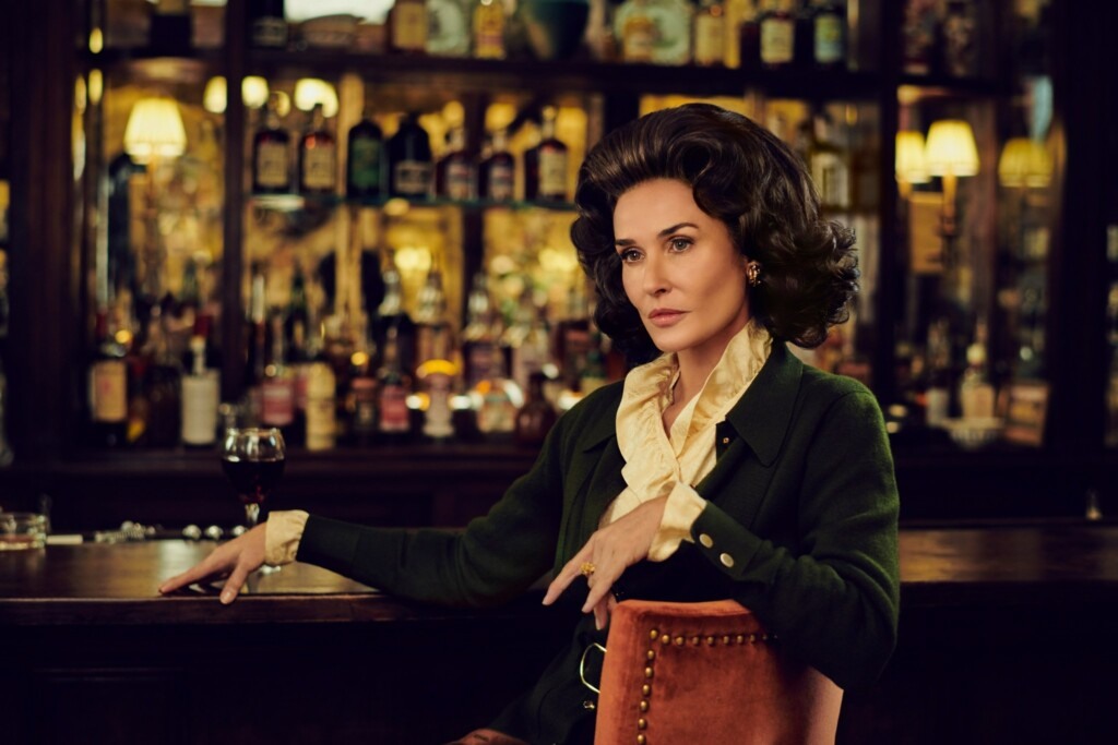 Demi Moore em Feud: Capote vs The Swans