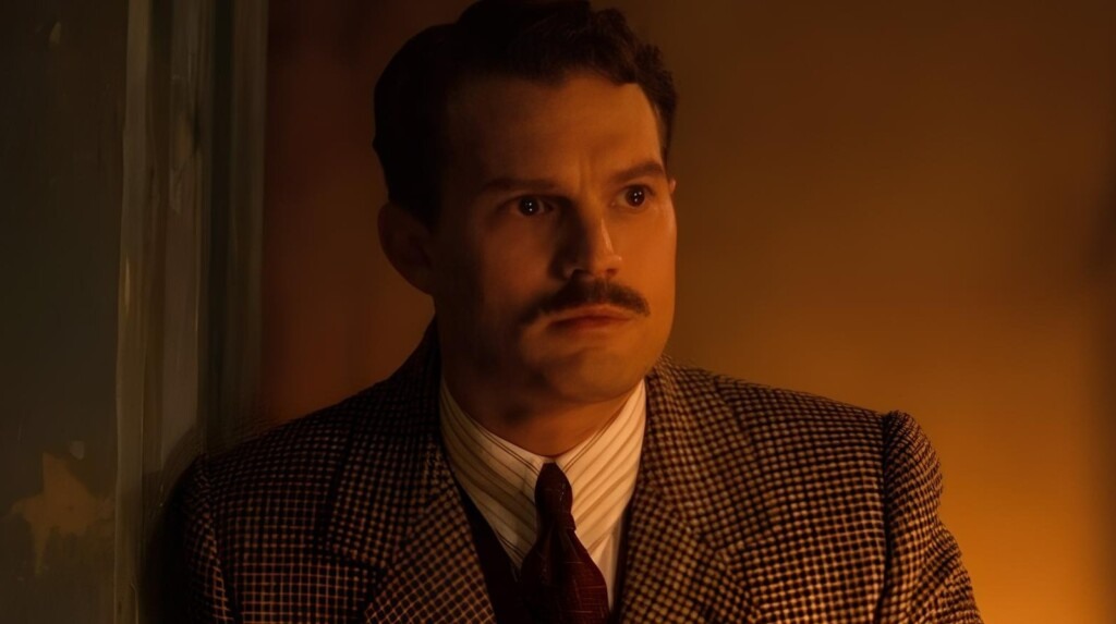 Jamie Dornan em A Noite das Bruxas