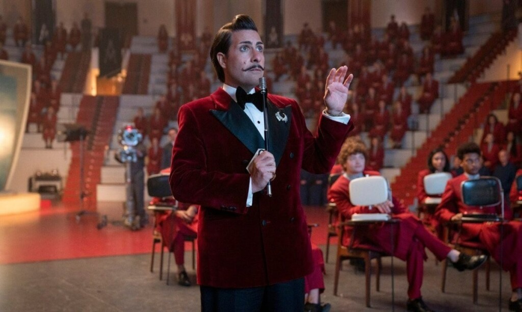 Jason Schwartzman como Lucretius 'Lucky' Flickerman