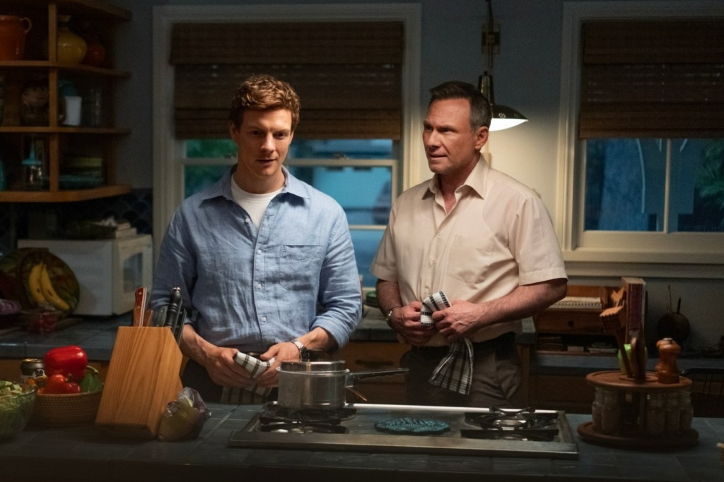 Patrick Gibson como Dexter Morgan e Christian Slater como Harry Morgan