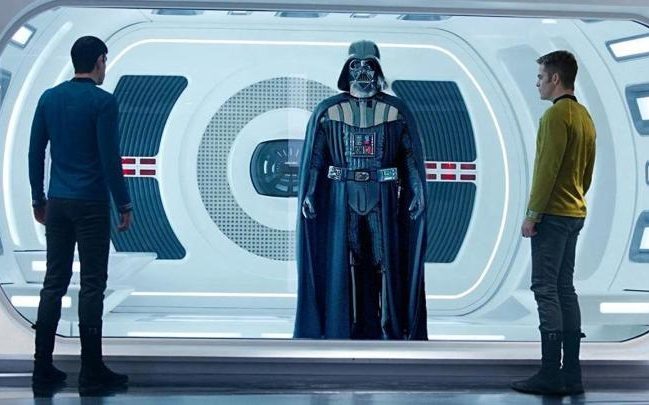 Kirk e Spock vs. Vader?