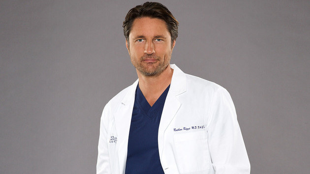 Martin Henderson como o Dr. Riggs
