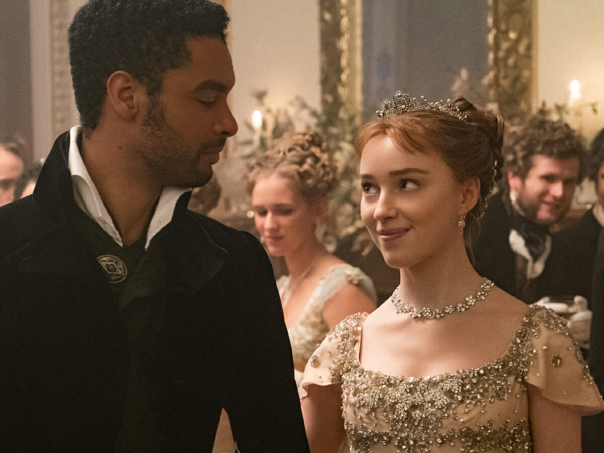 Regé-Jean Page como Simon Basset e Phoebe Dynevor como Daphne Bridgerton