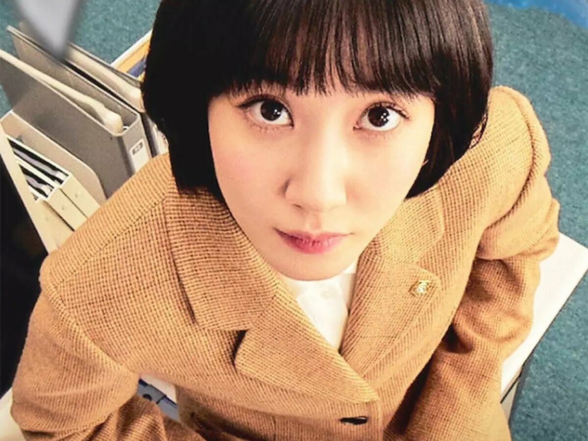Park Eun-bin como a protagonista de Uma Advogada Extraordinária.