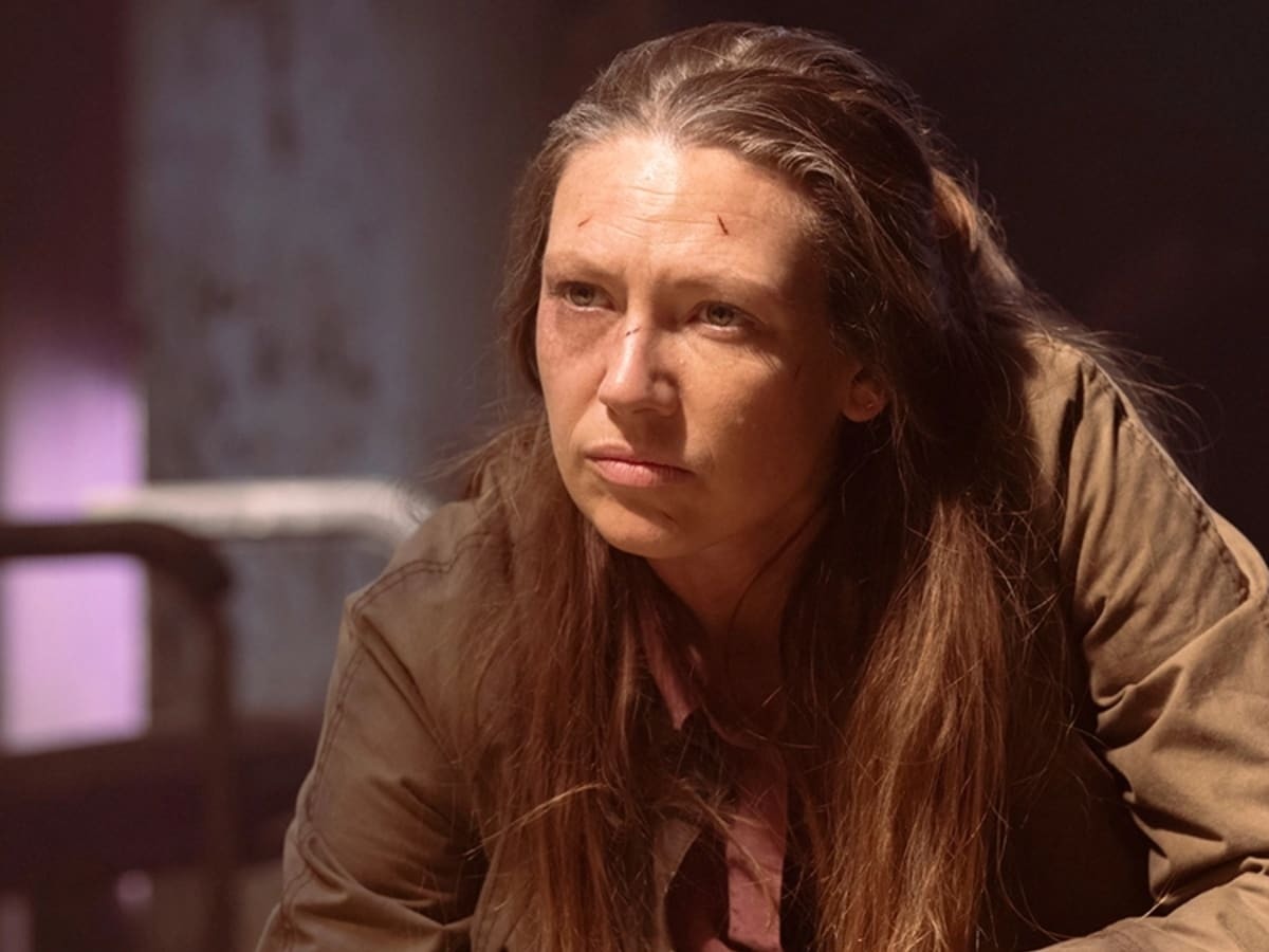 Anna Torv como Tess em The Last of Us.